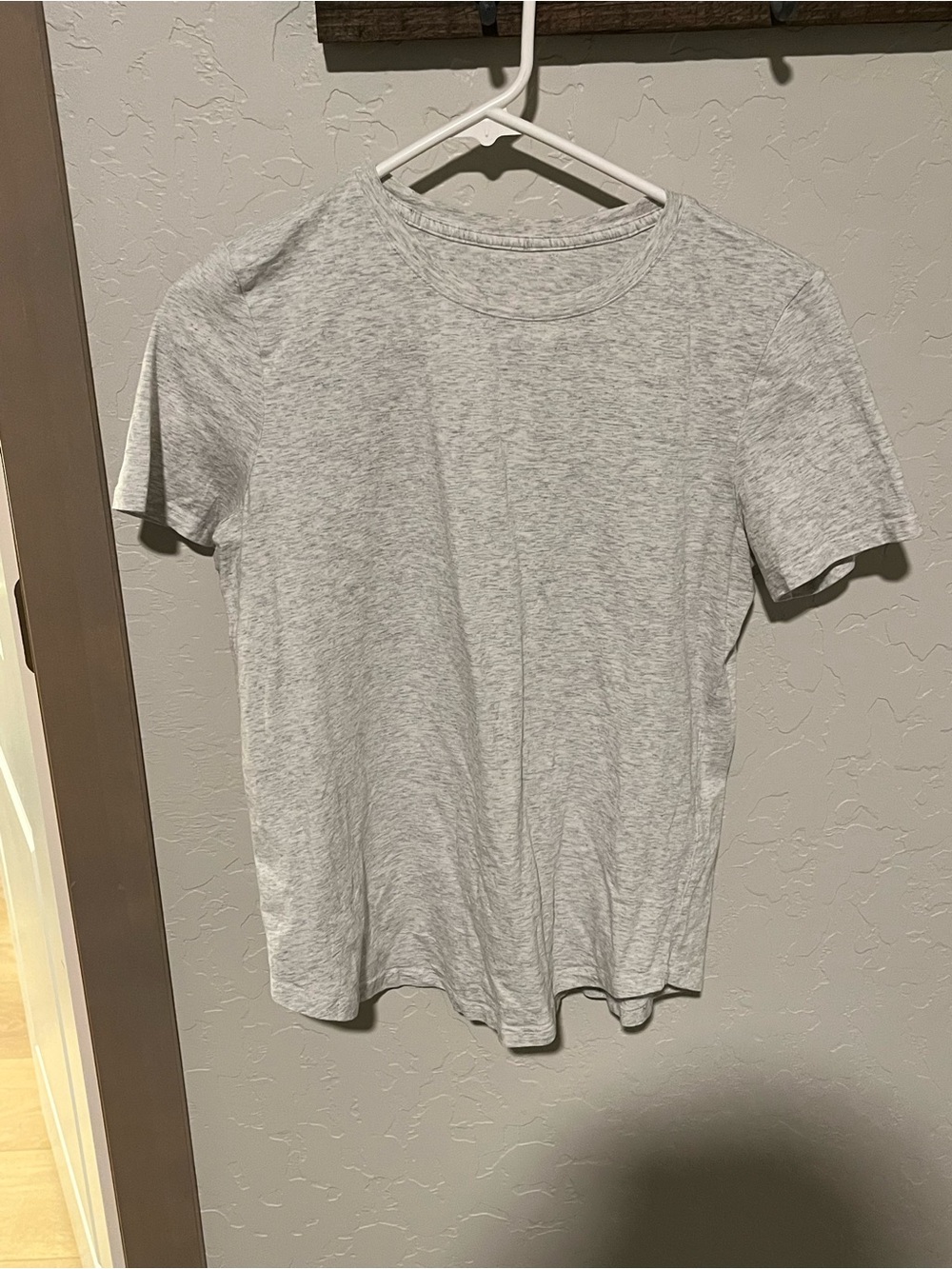 lululemon athletica Heather Light Gray Short Sleeve Crew